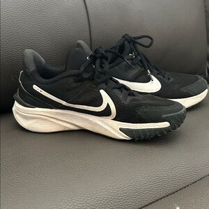 Nike Women's Black and Cream Sneakers